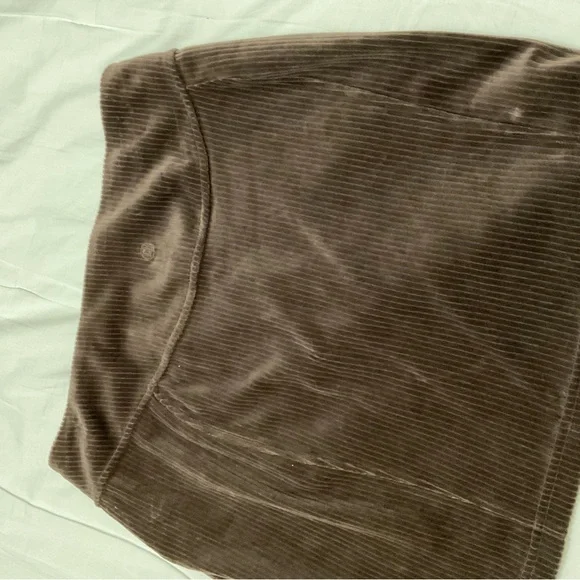 Lululemon Scuba MR Mini Skirt ESPR Espresso Brown Velvet Corduroy Women's Size 8 - Picture 2 of 6